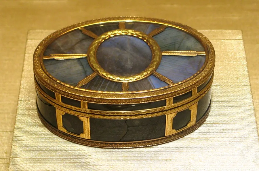 A labradorite snuffbox for Catherine’s court: A gold snuffbox set with panels of labradorite, made in Saint Petersburg in 1792 by the goldsmith I. Kayser.
