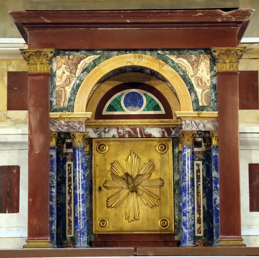 A lapis ciborium in Viterbo Cathedral: An altar of coloured marbles in the canons’ choir of Viterbo Cathedral, topped by a ciborium of lapis lazuli and malachite.