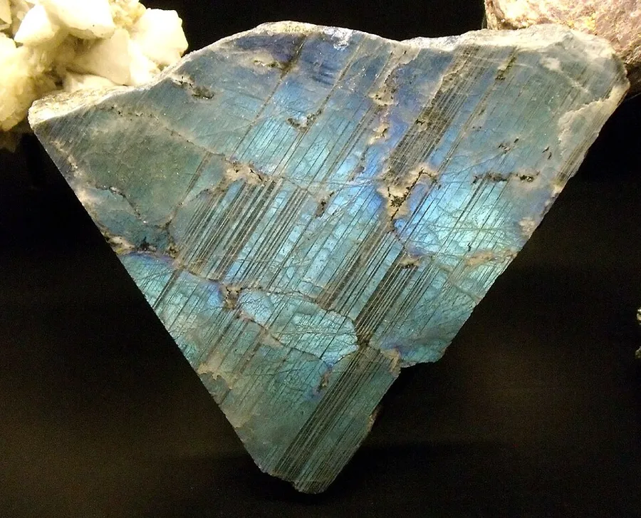 A two-hand-high chunk in Ottawa: A strongly iridescent block of labradorite that stands about two hands high. Origin not labelled, possibly Madagascar, Natural specimen.