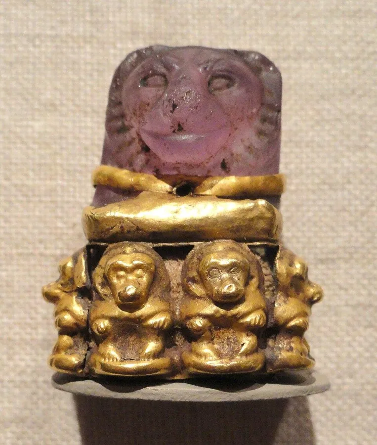 An amethyst and gold pendant: A carved amethyst head on a gold mount, about 700 BCE, Egypt, Dynasty 25.