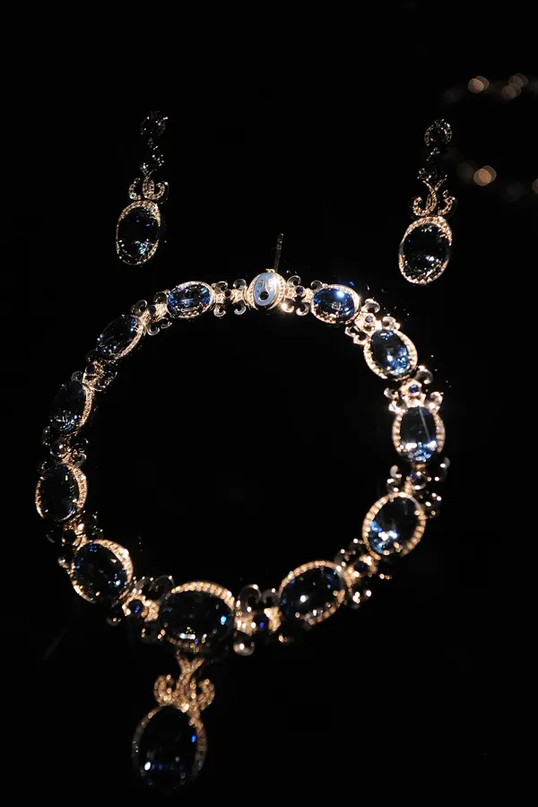 Aquamarine, blue sapphire and diamond necklace: Made by Ernesto Moreira in Houston in 2006: 224.47 carats of aquamarines with 6.39 carats of blue sapphires and 6.29 carats of diamonds, set in white gold.