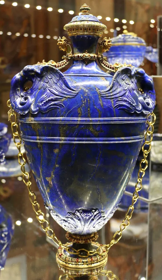 Buontalenti’s lapis flask: A flask carved from lapis lazuli to a design by Bernardo Buontalenti for Grand Duke Francesco I de’ Medici, with an enamelled gold mount by the goldsmith Jacques Bylivert.