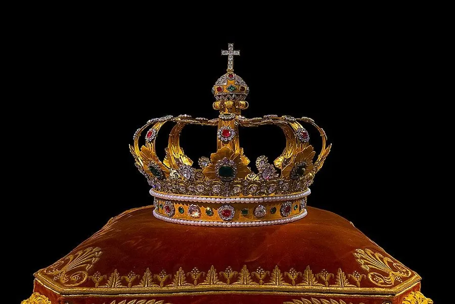 The Crown of Bavaria: The crown of the Kings of Bavaria, made in Paris in 1806 and 1807 by the jeweller Marie-Étienne Nitot with the goldsmiths Leblond and Biennais.