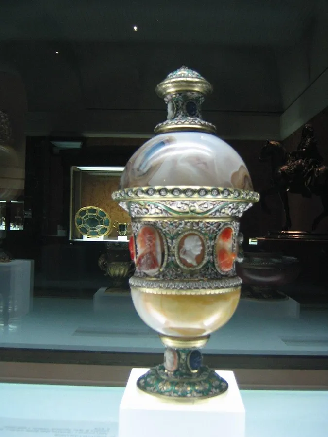A vase of agate, lapis and cameos: A vase made of chalcedony, moss agate, lapis lazuli, carnelian and jasper, mounted in enamelled gold and set with cameos.
