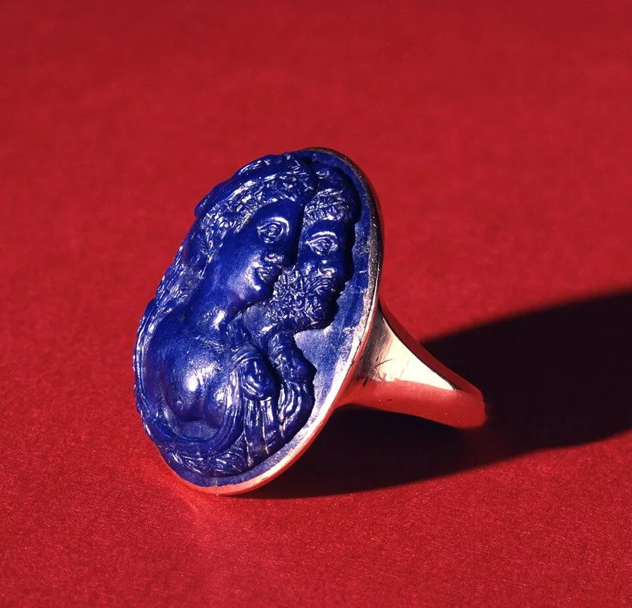 Hercules and Omphale, carved in lapis: An Italian cameo of Hercules and Queen Omphale carved in lapis lazuli, later mounted as a gold ring.