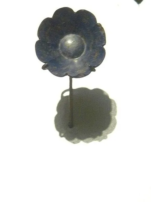 A lapis flower: A small flower carved from lapis lazuli, Egypt, New Kingdom (about 1539 to 1292 BC).