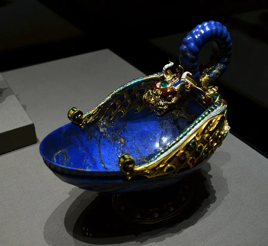 Miseroni’s dragon bowl: A bowl of lapis lazuli shaped as a dragon, made by Gasparo Miseroni in Milan around 1570, with gold, enamel, pearls and precious stones. It belongs to the Habsburg Kunstkammer.