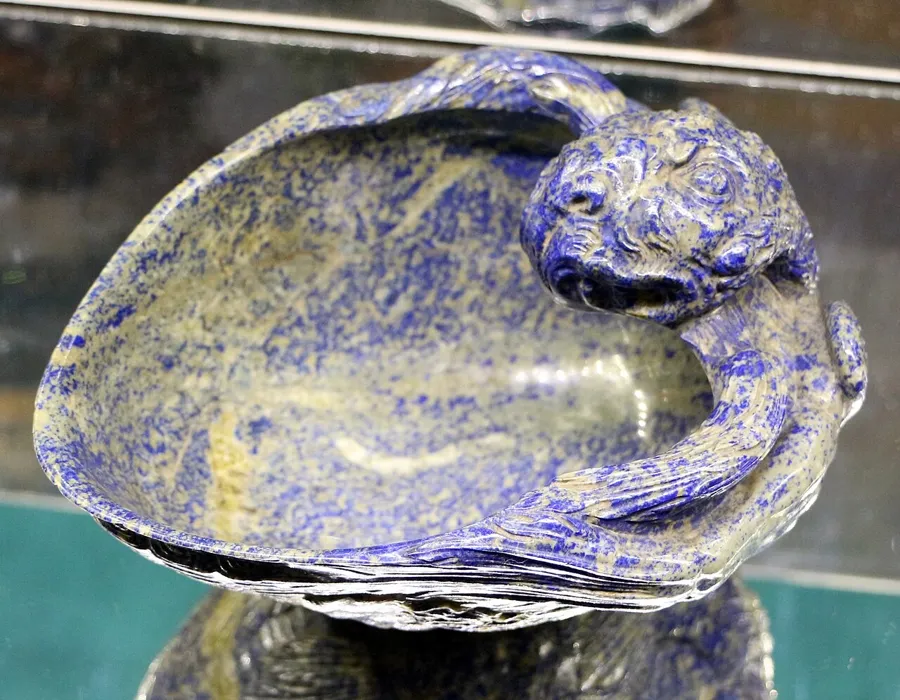 Miseroni’s lapis shell cup: A cup carved from a single block of lapis lazuli in the shape of a shell, made around 1563 by the Milanese carver Gasparo Miseroni for the Medici. It is kept in the Medici hardstone collection at Florence’s natural history museum.