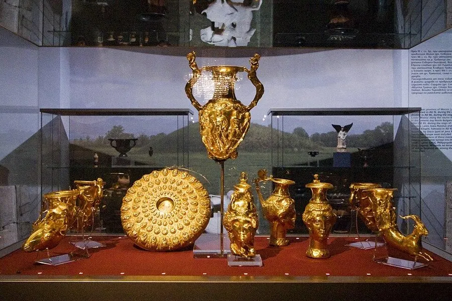 The Panagyurishte Treasure: Nine Thracian gold vessels, an amphora, a dish and seven rhyta, over 6 kg of gold, 4th to 3rd century BC.