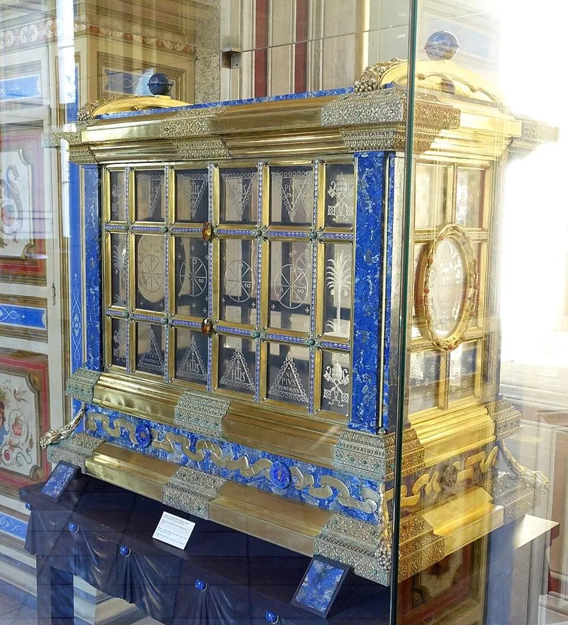 A shrine of crystal, gold and lapis: A shrine presented to Pope Pius XI by the city of Milan in 1929, of crystal, gold plate, lapis lazuli, pearls, jade and precious stones.