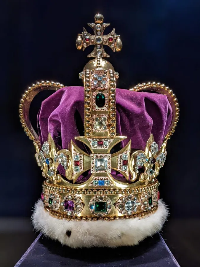 St Edward’s Crown: The crown used at the moment of coronation in Britain, made in 1661 of solid gold and set with sapphires, rubies, amethysts, garnets and other gems.