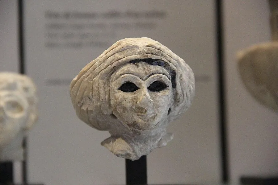 A Sumerian head with lapis eyes: A head of a woman from a temple, made of alabaster with eyes and brows inlaid in lapis lazuli, limestone and bitumen.
