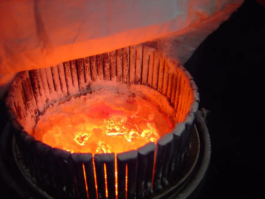 Inside the crucible: zirconia melted at more than 2,700 °C, held in a crust of its own powder.