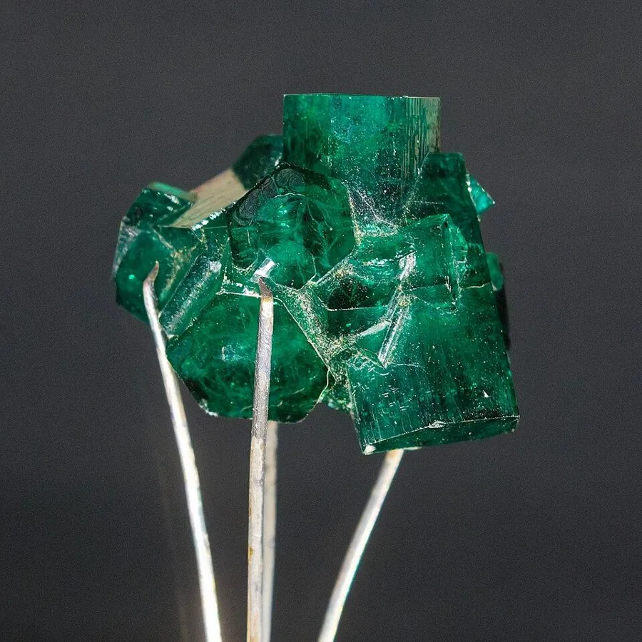Real lab emerald, straight out of the crucible: flux-grown crystals still hanging on the wires they grew on. Hydrothermal lab emerald comes out as flat slabs grown on seed plates instead. Real lab emerald rough is not sold cheaply; the 300 ct "lab emerald rough" for $20 listings are glass.