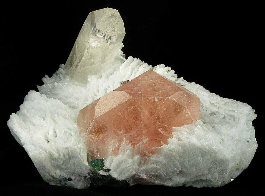 Morganite on quartz, Galileia, Minas Gerais, Brazil
